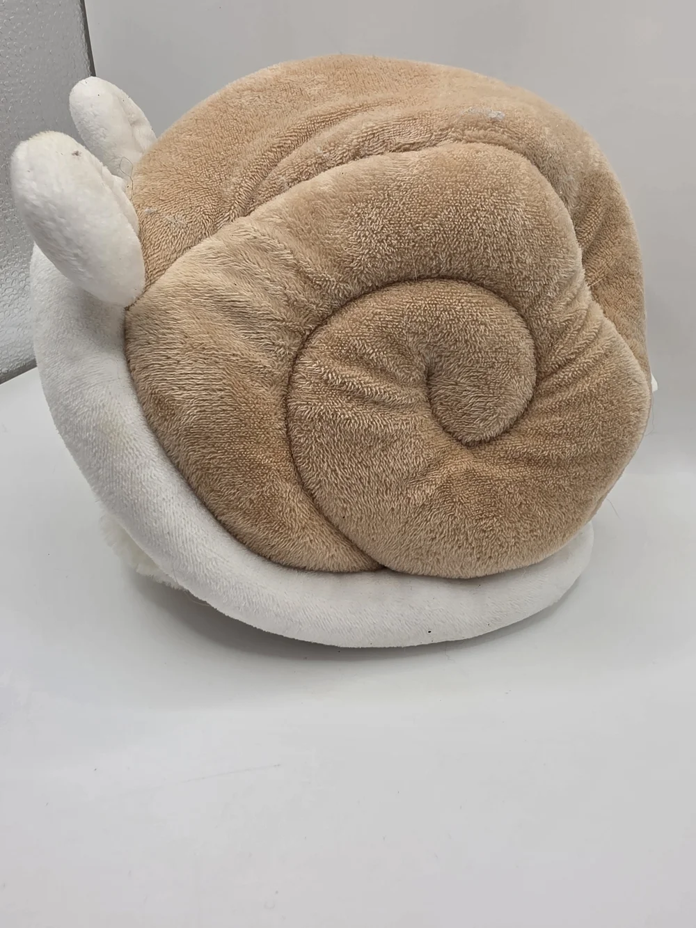 EveryYay Small Animal Tan White Snail Plush Pet Cave Bed